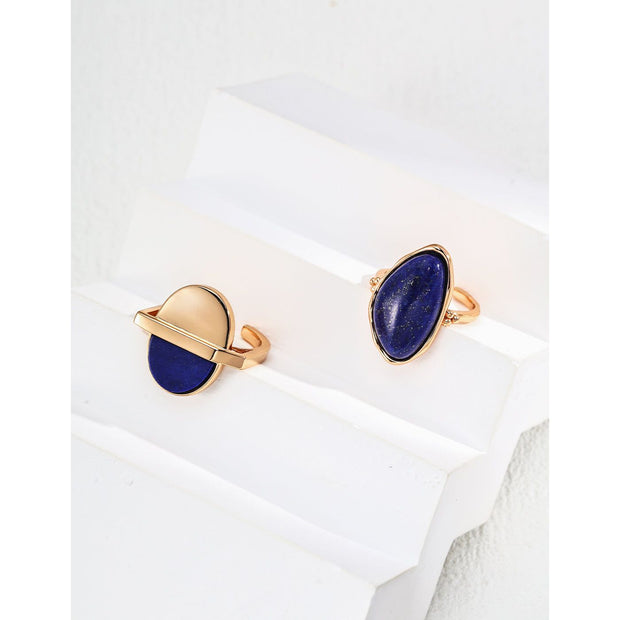 Gold ring with a bold blue gemstone, perfect for gem jewelry lovers, jewelry websites, and vintage jewelry enthusiasts. Ideal for jewelry storage, cleaning, and repair.