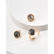Elegant adjustable rings with natural green stones in silver and gold finishes, ideal for vintage jewelry lovers, jewelry storage collections, or jewelry websites. Perfect for gem jewelry enthusiasts, emerald ring jewelry seekers, and jewelry designers. Great for gifting jewelry for mom or enhancing earrings and rings collections with a timeless style.