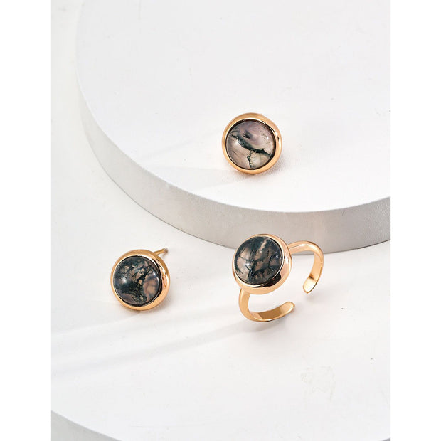 Elegant adjustable rings with natural green stones in silver and gold finishes, ideal for vintage jewelry lovers, jewelry storage collections, or jewelry websites. Perfect for gem jewelry enthusiasts, emerald ring jewelry seekers, and jewelry designers. Great for gifting jewelry for mom or enhancing earrings and rings collections with a timeless style.
