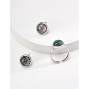 Elegant adjustable rings with natural green stones in silver and gold finishes, ideal for vintage jewelry lovers, jewelry storage collections, or jewelry websites. Perfect for gem jewelry enthusiasts, emerald ring jewelry seekers, and jewelry designers. Great for gifting jewelry for mom or enhancing earrings and rings collections with a timeless style.