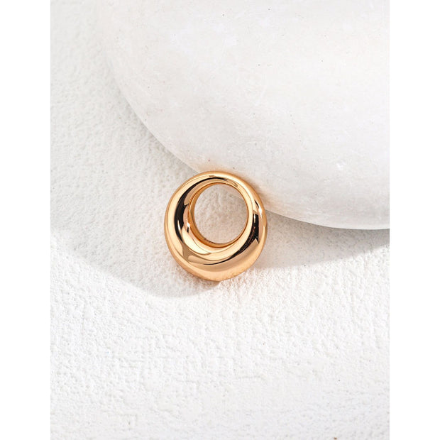 Gold-plated pendant necklace with black beads, ideal for jewelry storage, vintage jewelry collections, jewelry websites, and as a timeless accessory for any occasion.