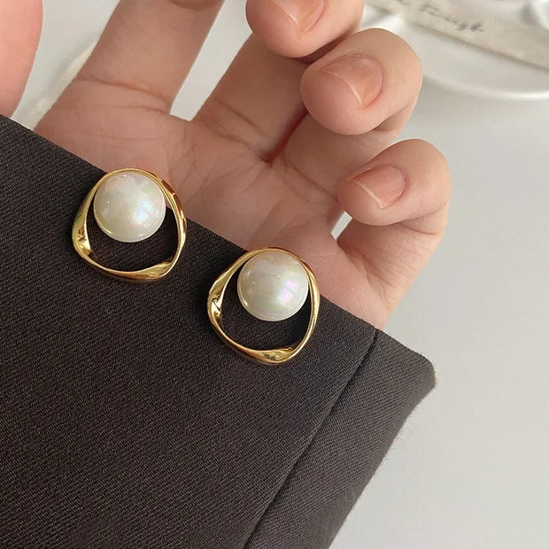 Elegant gold pearl stud earrings, perfect for jewelry cleaning, jewelry storage, jewelry websites, or featuring as a timeless piece by top jewelry designers.