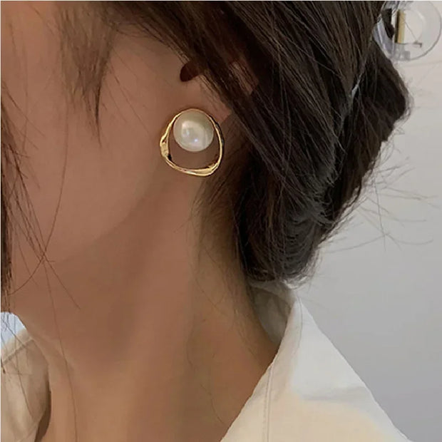Elegant gold pearl stud earrings, perfect for jewelry cleaning, jewelry storage, jewelry websites, or featuring as a timeless piece by top jewelry designers.