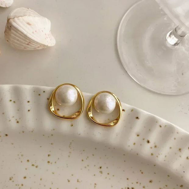 Elegant gold pearl stud earrings, perfect for jewelry cleaning, jewelry storage, jewelry websites, or featuring as a timeless piece by top jewelry designers.