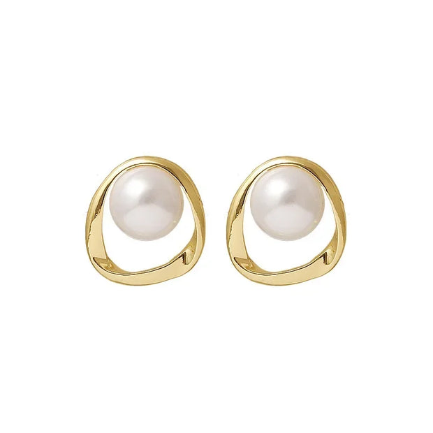 Elegant gold pearl stud earrings, perfect for jewelry cleaning, jewelry storage, jewelry websites, or featuring as a timeless piece by top jewelry designers.