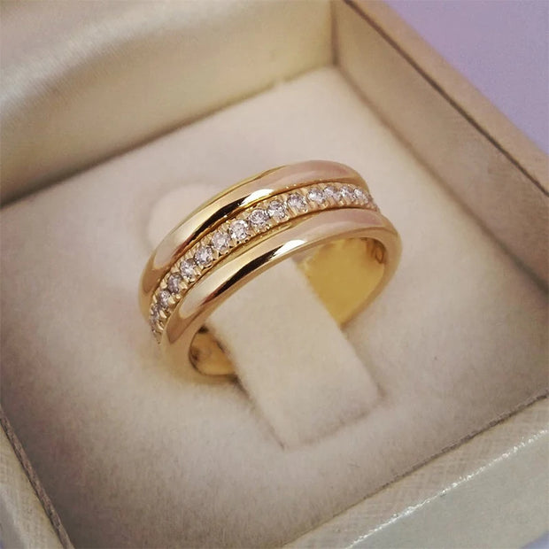 Luxurious gold diamond ring in a cream jewelry case, perfect for jewelry designers, vintage jewelry collections, and jewelry websites. Timeless diamond and jewelry elegance.