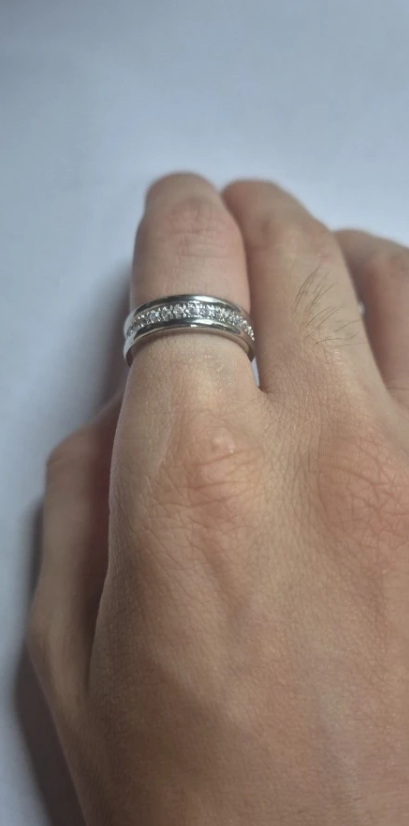 Luxurious gold diamond ring in a cream jewelry case, perfect for jewelry designers, vintage jewelry collections, and jewelry websites. Timeless diamond and jewelry elegance.