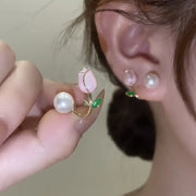 Heart-shaped pearl earrings for jewelry cleaning, earrings piercing, and jewelry storage. Perfect for jewelry designers, vintage jewelry, and jewelry for mom gifts.