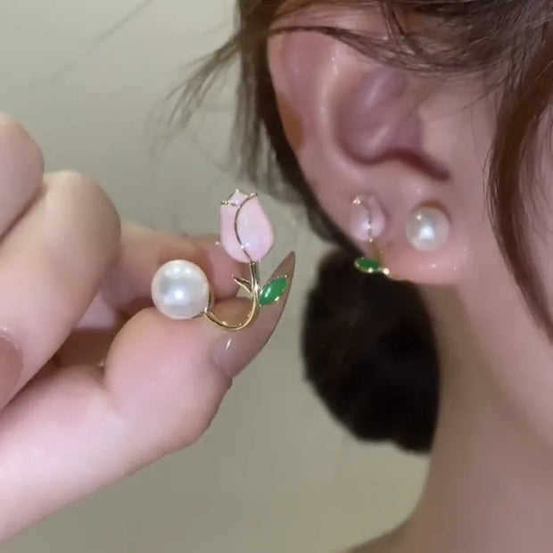 Heart-shaped pearl earrings for jewelry cleaning, earrings piercing, and jewelry storage. Perfect for jewelry designers, vintage jewelry, and jewelry for mom gifts.