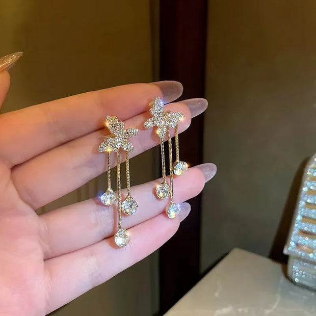 Heart-shaped pearl earrings for jewelry cleaning, earrings piercing, and jewelry storage. Perfect for jewelry designers, vintage jewelry, and jewelry for mom gifts.