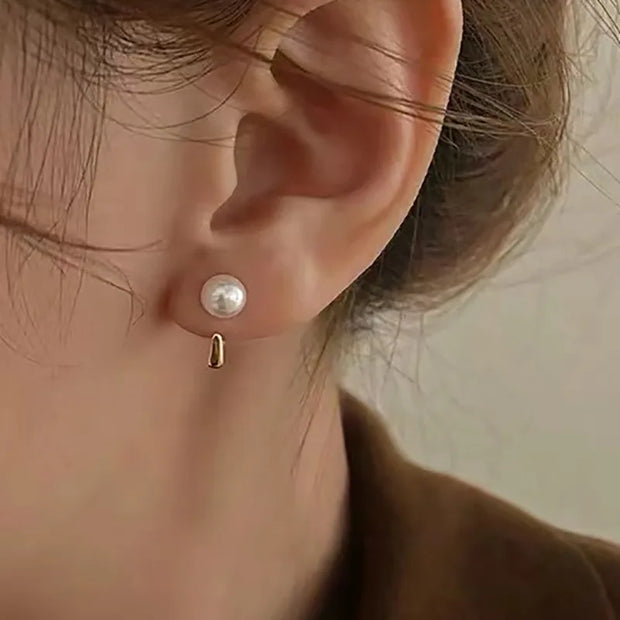Heart-shaped pearl earrings for jewelry cleaning, earrings piercing, and jewelry storage. Perfect for jewelry designers, vintage jewelry, and jewelry for mom gifts.