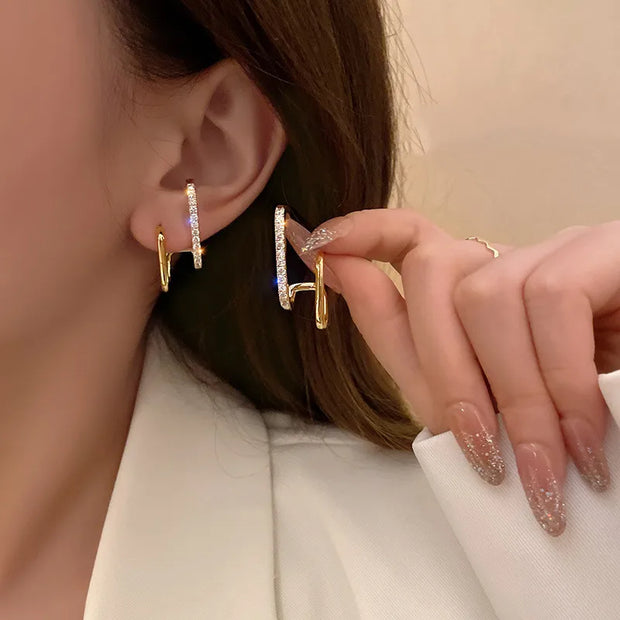Heart-shaped pearl earrings for jewelry cleaning, earrings piercing, and jewelry storage. Perfect for jewelry designers, vintage jewelry, and jewelry for mom gifts.