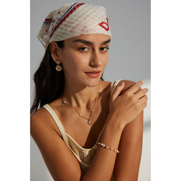 Elegant pearl bracelet with vintage gold and 925 silver accents, ideal for jewelry storage, designed by expert jewelry designers, perfect for vintage jewelry lovers, gem jewelry enthusiasts, or pairing with turquoise jewelry and emerald ring jewelry.