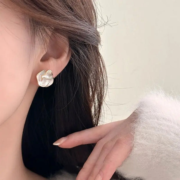 Elegant pearl flower earrings with gold accents, perfect for jewelry storage, jewelry designers, and vintage jewelry collections. Ideal for earrings piercing or body jewelry styles