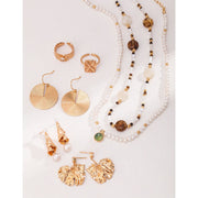 Elegant pearl necklace with gold accents and green gemstone pendant, perfect for vintage jewelry collections, jewelry storage, jewelry for mom, and jewelry cleaning.