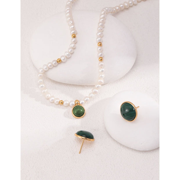 Elegant pearl necklace with gold accents and green gemstone pendant, perfect for vintage jewelry collections, jewelry storage, jewelry for mom, and jewelry cleaning.
