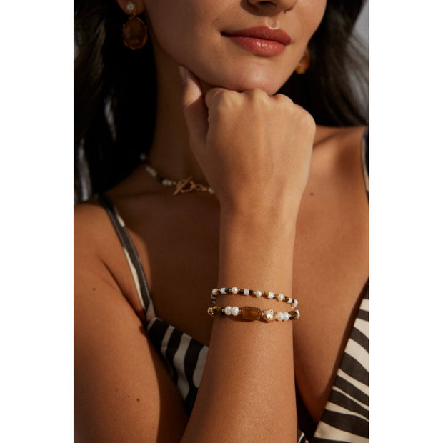 Elegant pearl and bead bracelet with gold accents, ideal for jewelry storage, jewelry designers, and jewelry websites. Perfect for vintage jewelry collections or jewelry for mom.