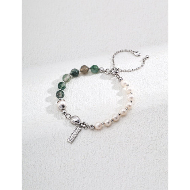 Elegant pink bead and pearl bracelet with a gold chain and engraved charm, ideal for jewelry storage in a jewelry case. Perfect for jewelry designers, gem jewelry, or jewelry websites. A timeless piece for vintage jewelry lovers, jewelry brands, or permanent jewelry seekers.
