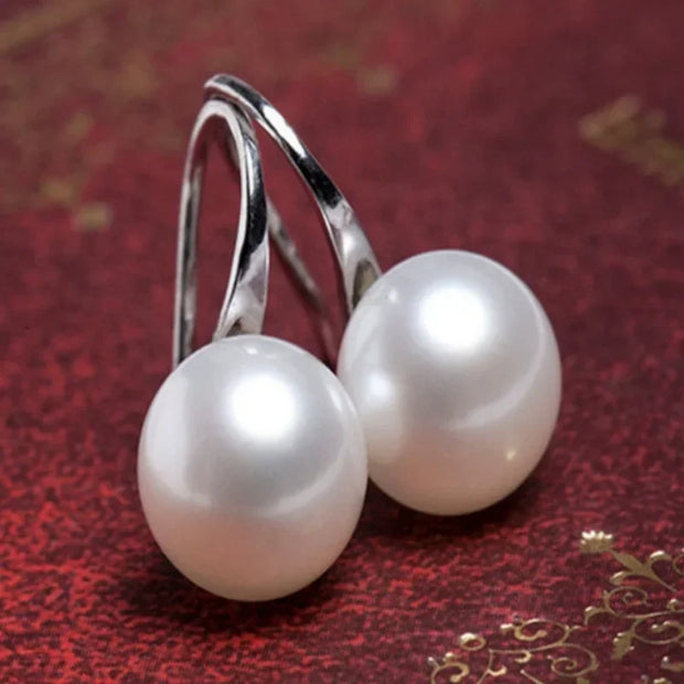 Elegant silver drop earrings with luminous freshwater pearls, ideal for earrings piercing, jewelry storage, vintage jewelry collections, and gifting. Perfect for jewelry websites or body jewelry enthusiasts.