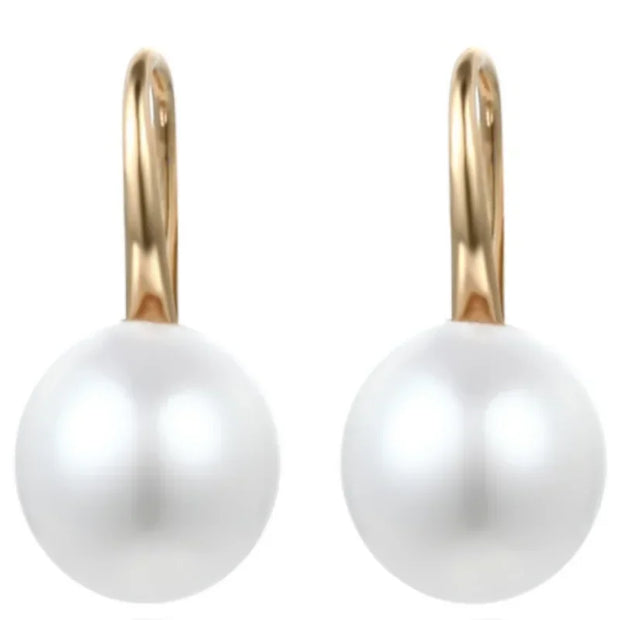 Elegant silver drop earrings with luminous freshwater pearls, ideal for earrings piercing, jewelry storage, vintage jewelry collections, and gifting. Perfect for jewelry websites or body jewelry enthusiasts.