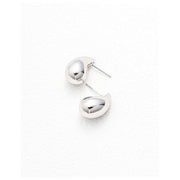 Teardrop stud earrings in rose gold and silver, perfect for jewelry storage, earrings piercing, and jewelry websites. Elegant design for body jewelry lovers and jewelry designers.