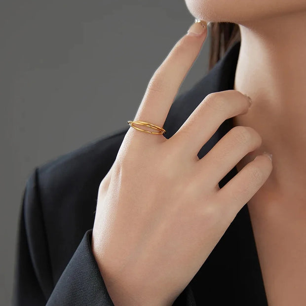 Trinity interlocking gold, silver, and rose gold ring, perfect for vintage jewelry, jewelry websites, jewelry storage, and as a gift for mom or jewelry lovers.
