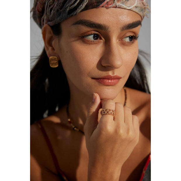 Gold and silver adjustable rings with floral designs, ideal for jewelry storage, jewelry websites, vintage jewelry collections, and gifting timeless accessories.