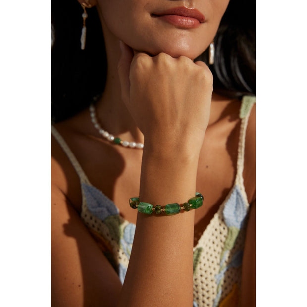 Green resin stone bracelet with gold accents, perfect for vintage jewelry lovers. Designed by expert jewelry designers, ideal for jewelry storage, jewelry websites, and jewelry cases. A great gift option for jewelry for mom or fans of gem jewelry and turquoise jewelry. Suitable for permanent jewelry collections or body jewelry.