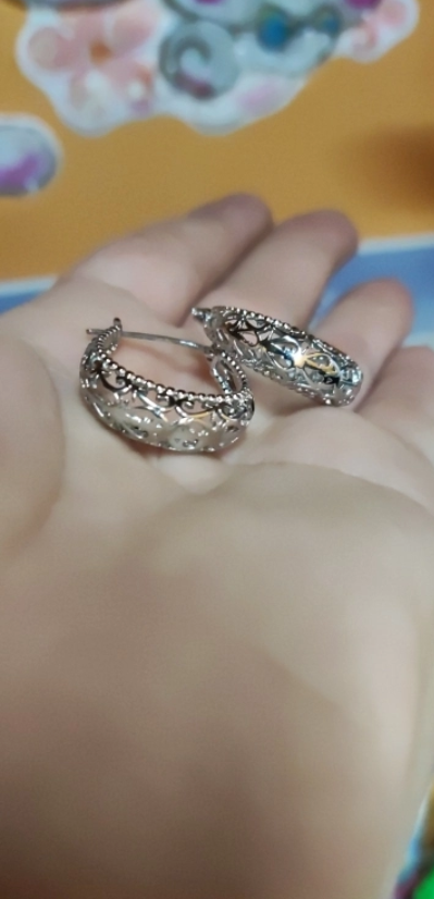 Vintage silver filigree hoop earrings with intricate designs, ideal for jewelry websites, jewelry storage, vintage jewelry collections, and gifting for mom.