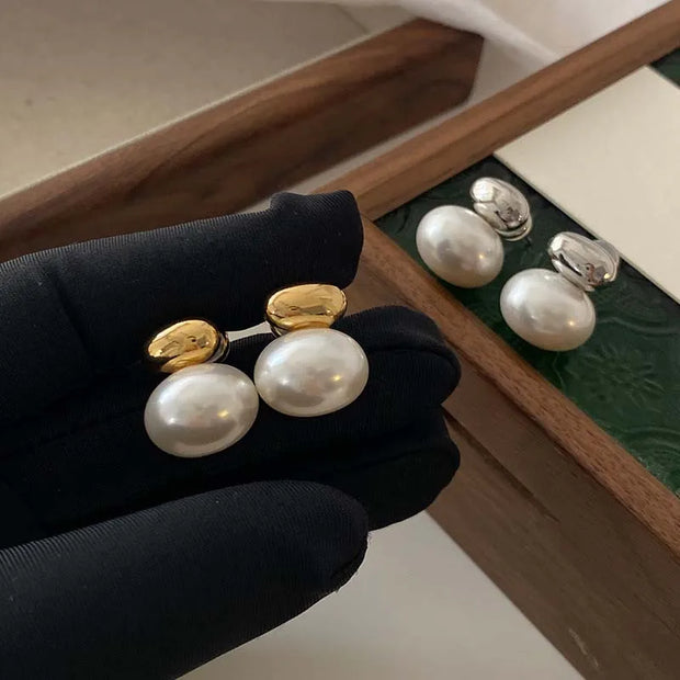 Elegant silver and pearl stud earrings, ideal for jewelry websites, jewelry storage, vintage jewelry, earrings piercing, and gifting for mom or jewelry lovers.