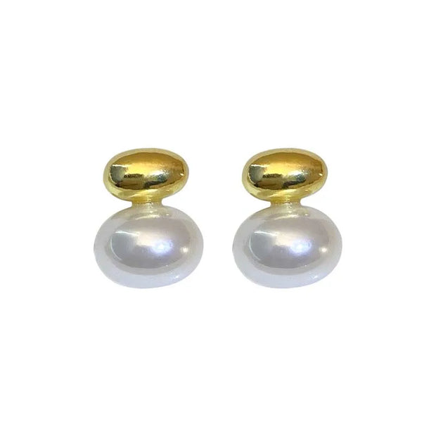 Elegant silver and pearl stud earrings, ideal for jewelry websites, jewelry storage, vintage jewelry, earrings piercing, and gifting for mom or jewelry lovers.