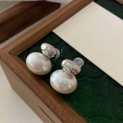 Elegant silver and pearl stud earrings, ideal for jewelry websites, jewelry storage, vintage jewelry, earrings piercing, and gifting for mom or jewelry lovers.