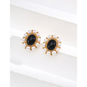 Vintage gold stud earrings with black stones and pearls, ideal for jewelry storage, jewelry websites, vintage jewelry collections, and elegant everyday styling.