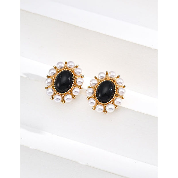 Vintage gold stud earrings with black stones and pearls, ideal for jewelry storage, jewelry websites, vintage jewelry collections, and elegant everyday styling.